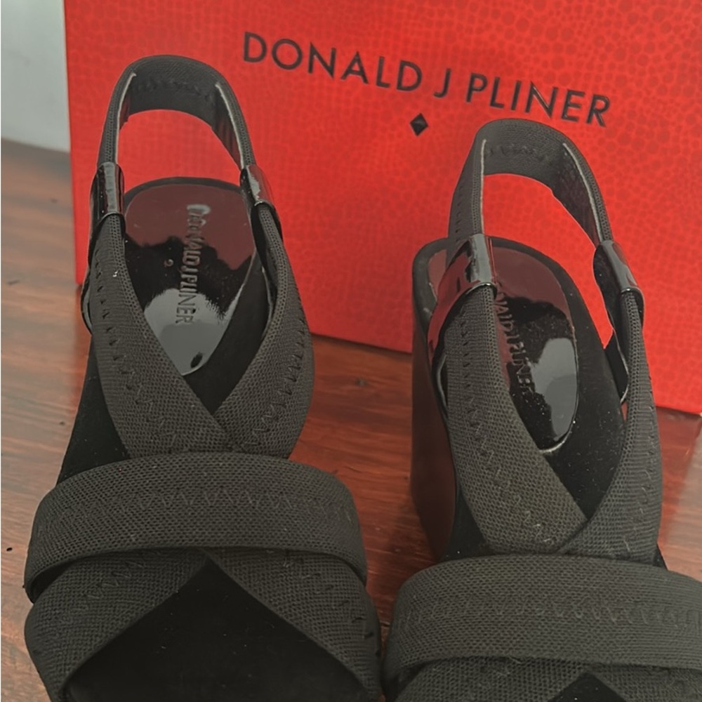 Donald J. Pliner Glossy Black Sandals - stretch; never worn